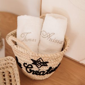 Serviette invitée personnalisée brodée